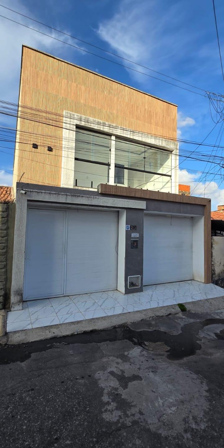 Casa com 3 suítes e deck no Mondubim